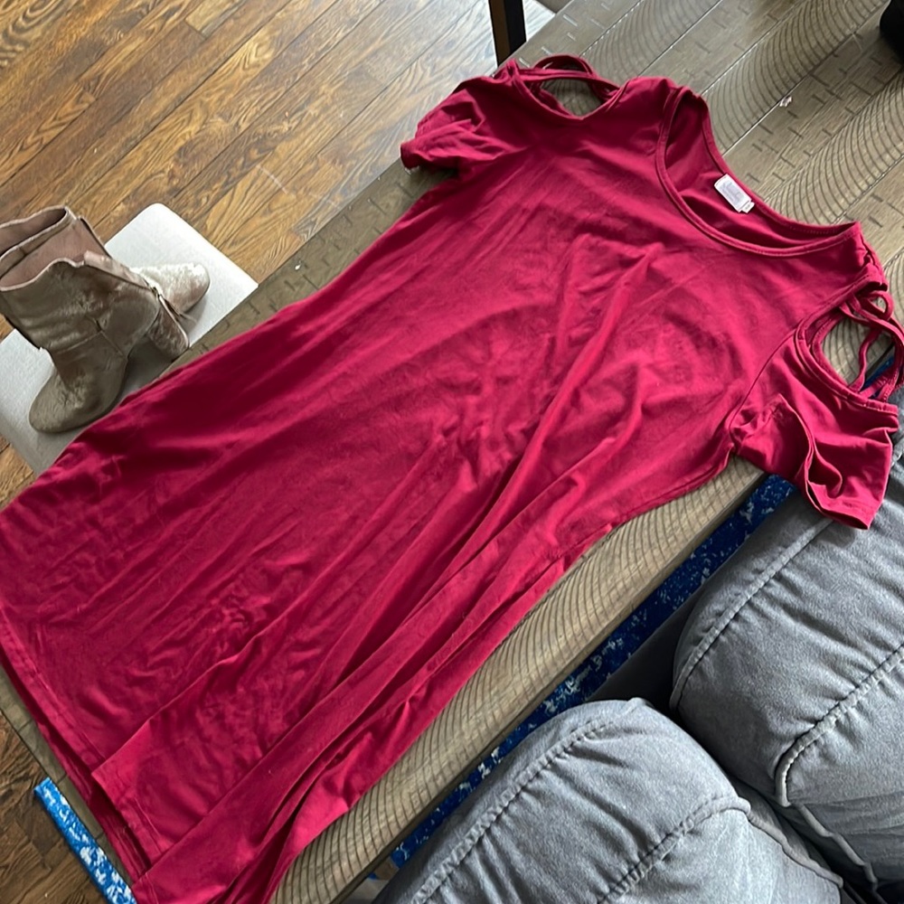 Latticed-shoulder red jersey dress with pockets